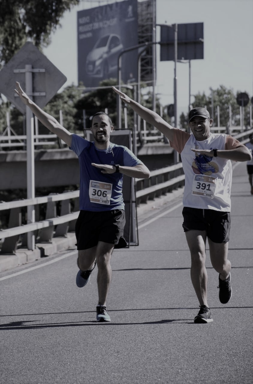 corriendo con amigo